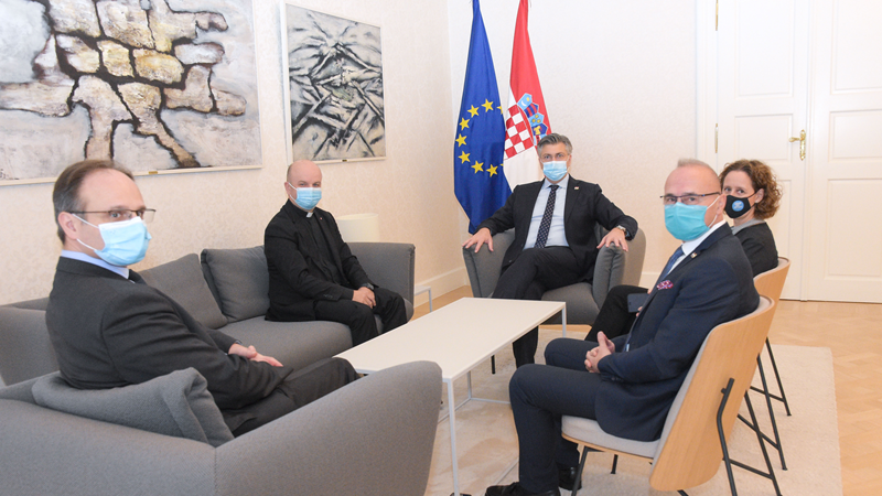 Premijer Plenković primio mons. Svalinu